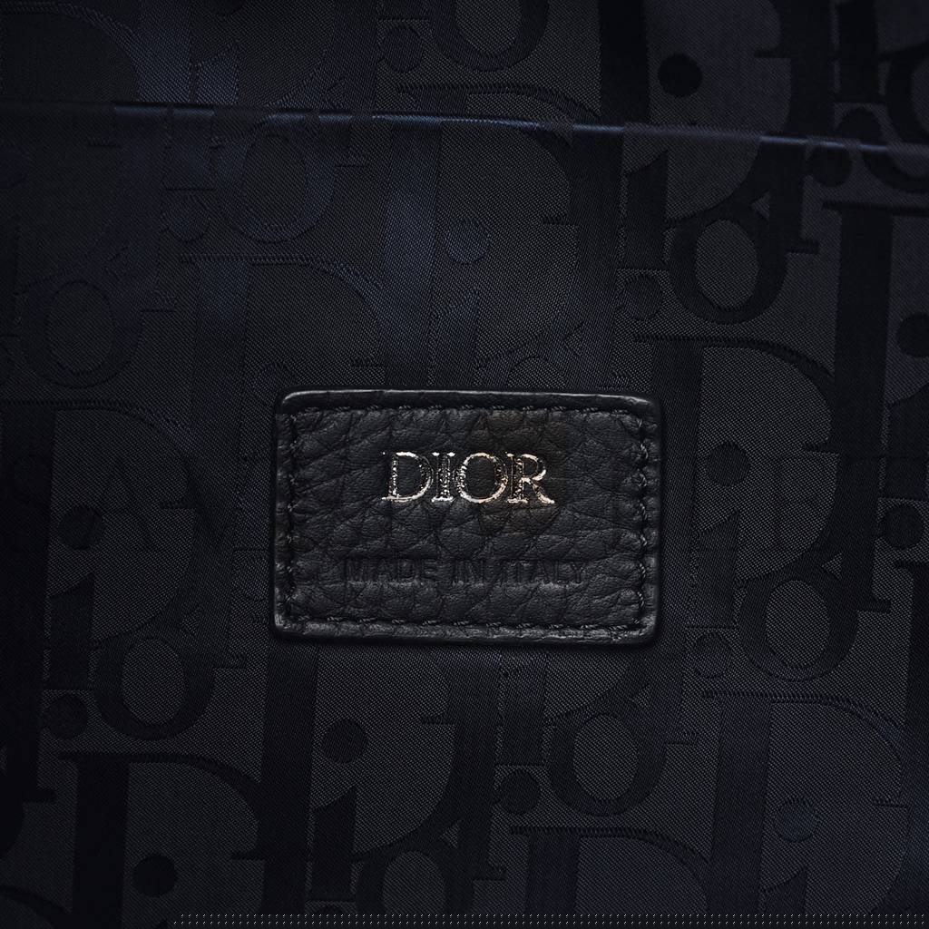 D*or grained calfskin saddle soft bag black (31*27*12.7cm)